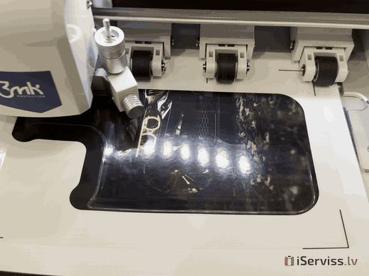 Plotteris izgriež plēvi